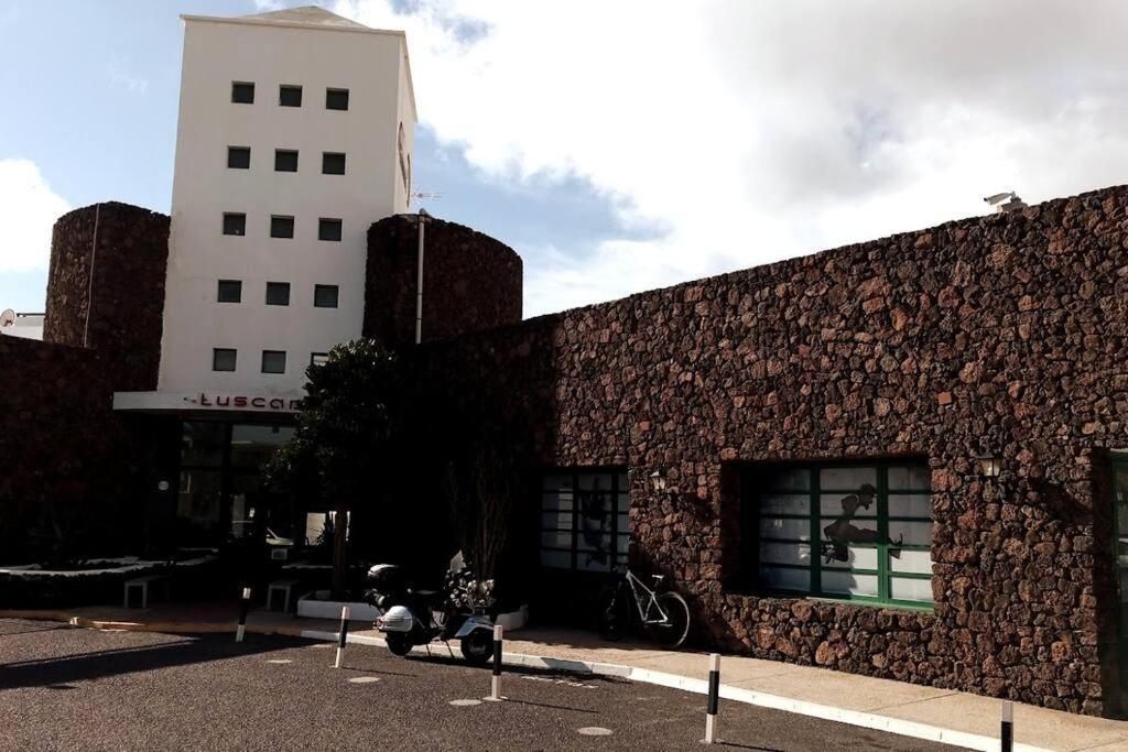 Tuscan Apartment Mit Meerblick Und Sonnenterrasse Costa Teguise Kültér fotó